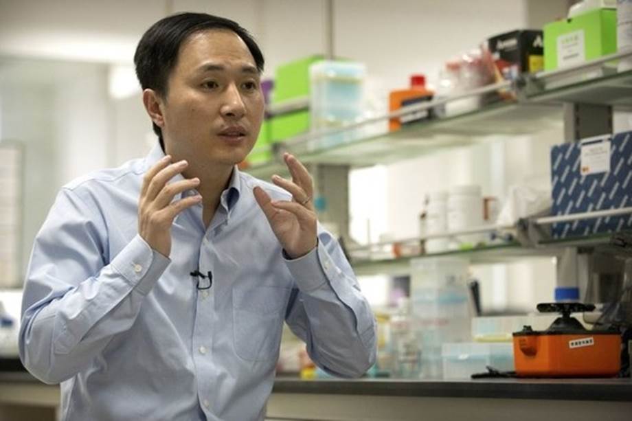 Un investigador chino afirmó el lunes 26 de noviembre haber procedido a una fecundación in vitro con genes modificados que dio nacimiento a gemelas resistentes al virus del sida, un anuncio que suscitó críticas éticas por un acto considerado 