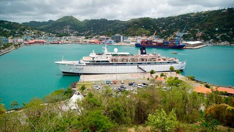 Desde el barco fueron solicitadas 100 dosis de vacunas contra el sarampión, que las autoridades de Santa Lucía están proveyendo sin costo. 