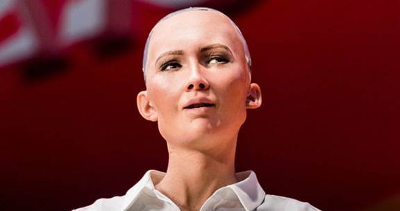 Sofía imita más de 60 gestos y expresiones humanas, las cámaras de sus ojos de robot humanoide registran y analizan lo que ve... y, por primera vez para alguien como ella, tiene ciudadanía. Su creador es el Dr. David Hanson.