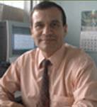 Foto de medio cuerpo sentado en su escritorio del MPA Francisco Briceño Jiménez .